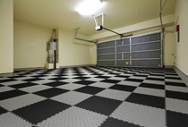 Fertiger Garagenboden mit PVC Fliesen.