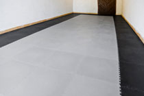 Fertiger Garagenboden mit PVC Fliesen.